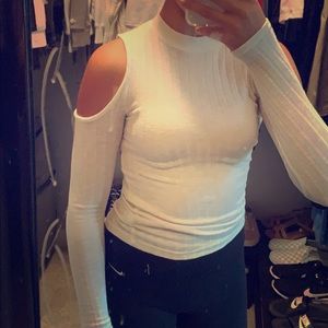 Open shoulder, light weight top